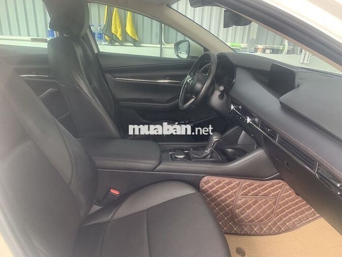 Mazda 3 Luxury 2021 Trắng 42000 km