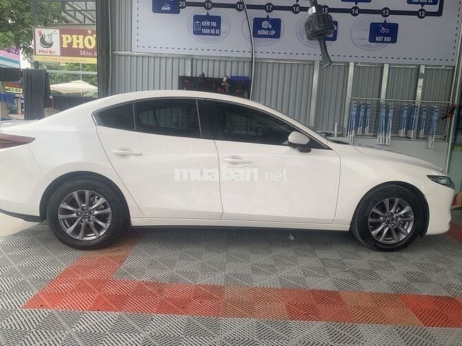 Mazda 3 Luxury 2021 Trắng 42000 km