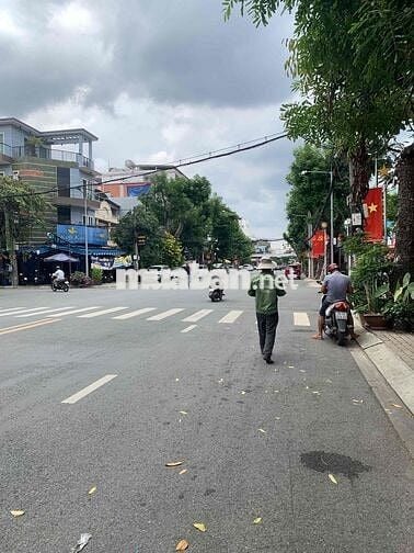 Cần cho thuê nhà 2 lầu mặt tiền đường 65 phường Tân phong Q7