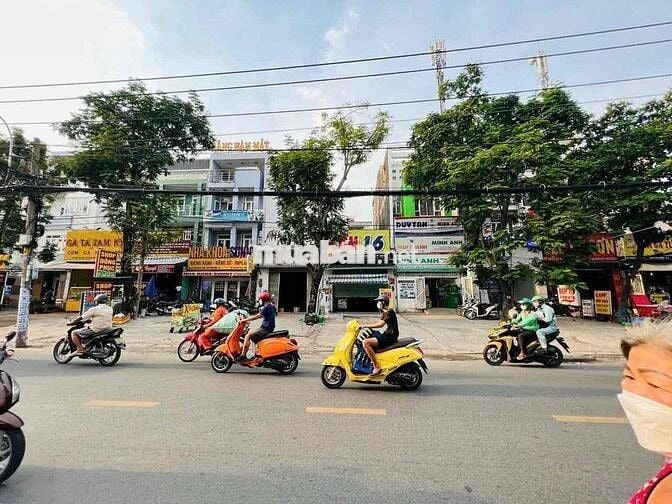 Cần cho thuê nhà 2 lầu mặt tiền đường 65 phường Tân phong Q7