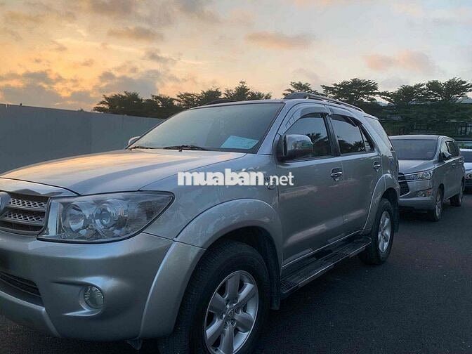 Toyota Fortuner 2009 2.7V 4x4 AT - 170000 km