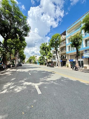Bán nhà c4 mặt tiền đường 40 khu định cư Tân Quy Đông Tân Phong Q7  