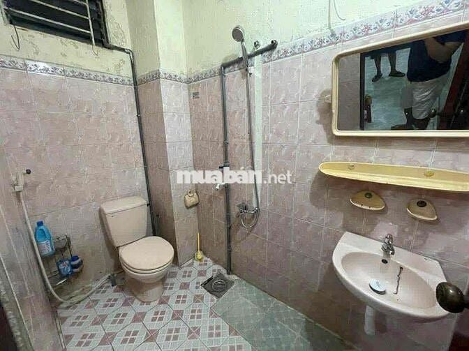 Cho thuê nhà 2 tầng kiệt Hoàng Diệu có nội thất cơ bản