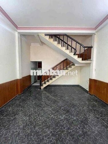 Cho thuê nhà 2 tầng kiệt Hoàng Diệu có nội thất cơ bản