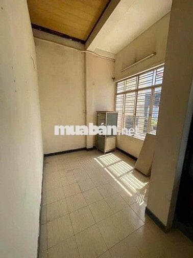 Cho thuê nhà 2 tầng kiệt Hoàng Diệu có nội thất cơ bản