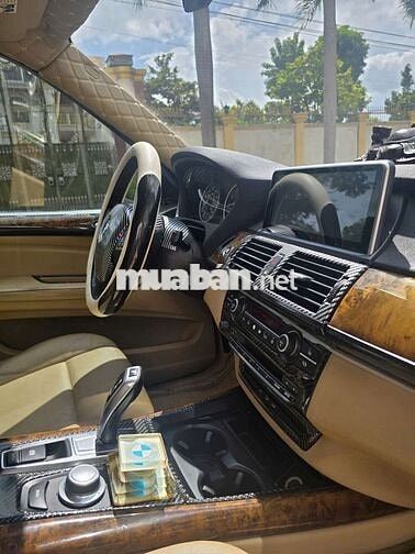 BMW X5 xDrive 3.0i xanh pha lê