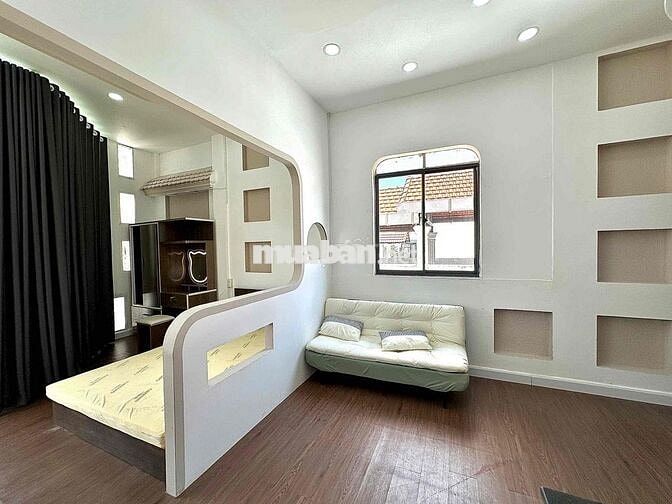 STUDIO BAN CÔNG FULL NỘI THẤT TÁCH BẾP NGAY ÂU CƠ