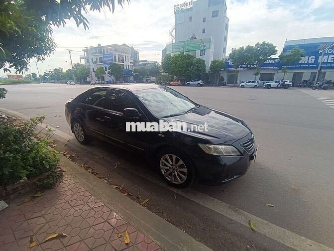 Toyota Camry 2.4LE Nhập khẩu màu Đen