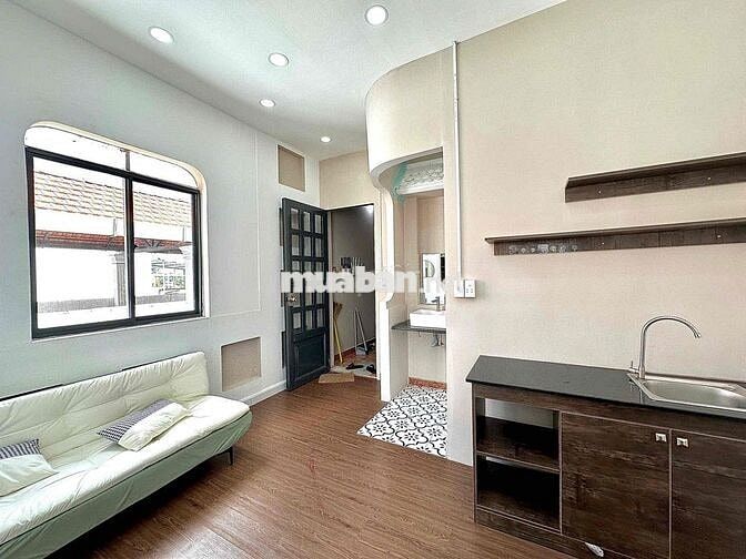 STUDIO BAN CÔNG FULL NỘI THẤT TÁCH BẾP NGAY ÂU CƠ