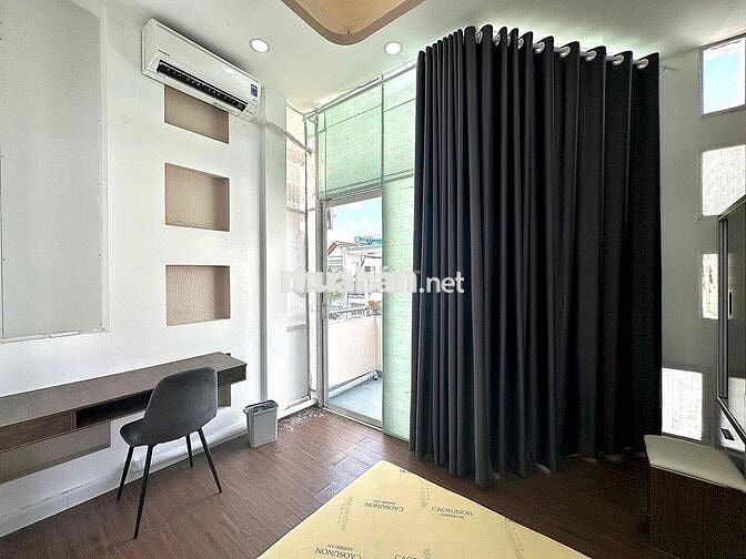 STUDIO BAN CÔNG FULL NỘI THẤT TÁCH BẾP NGAY ÂU CƠ