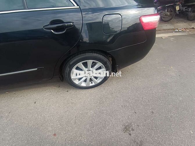 Toyota Camry 2.4LE Nhập khẩu màu Đen