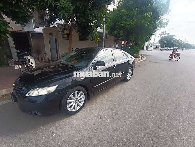 Toyota Camry 2.4LE Nhập khẩu màu Đen