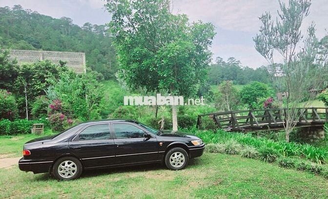 Toyota Camry Mỹ Đen