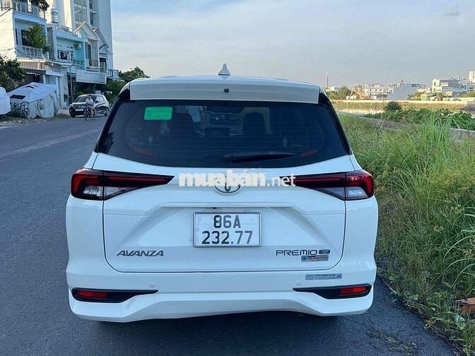 Toyota Avanza Premio Trắng Số sàn 7 chỗ