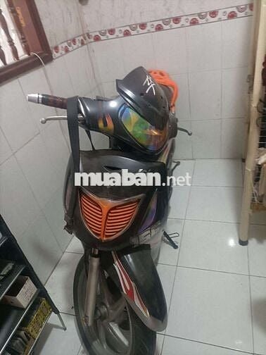 Honda SH 150cc Đen xe đen đang chay