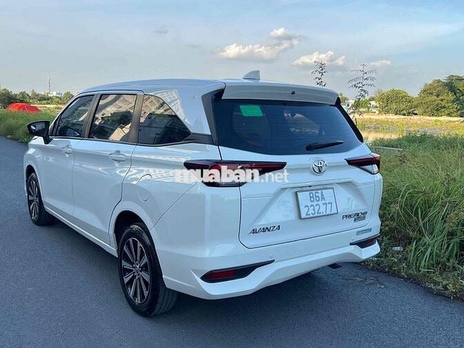 Toyota Avanza Premio Trắng Số sàn 7 chỗ
