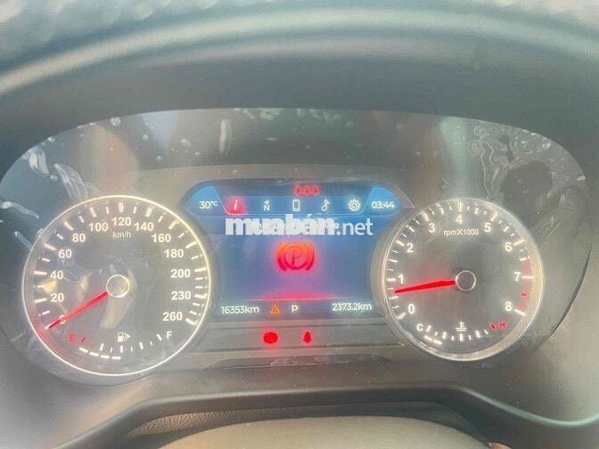 VinFast Lux SA Pre 2021 - 16.000 km