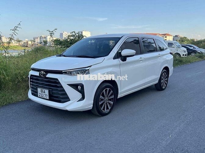 Toyota Avanza Premio Trắng Số sàn 7 chỗ
