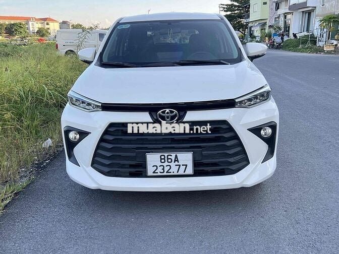 Toyota Avanza Premio Trắng Số sàn 7 chỗ