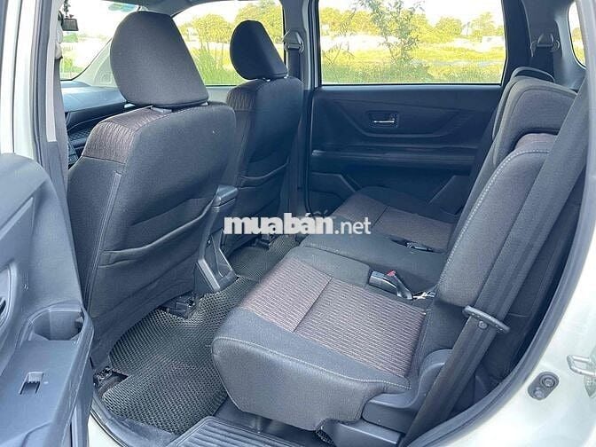 Toyota Avanza Premio Trắng Số sàn 7 chỗ