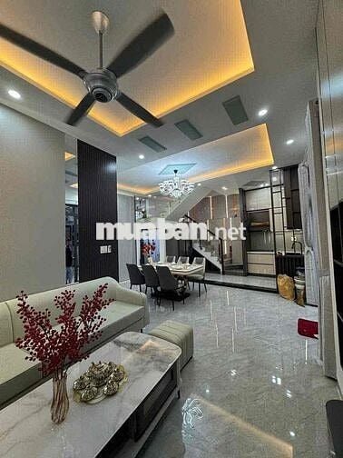 Nhà đep Cho thuê nhà 3 tầng 2 mặt kiệt Trần Cao Vân, gần biển, nhà mới
