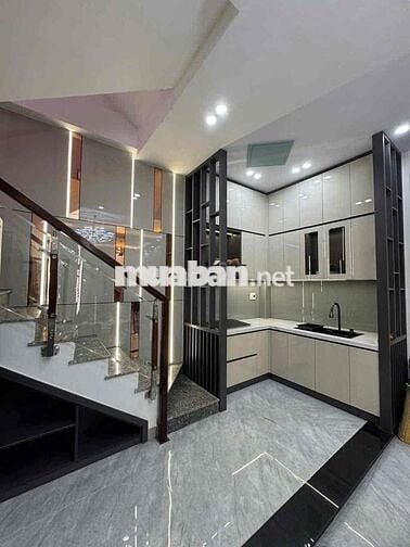 Nhà đep Cho thuê nhà 3 tầng 2 mặt kiệt Trần Cao Vân, gần biển, nhà mới