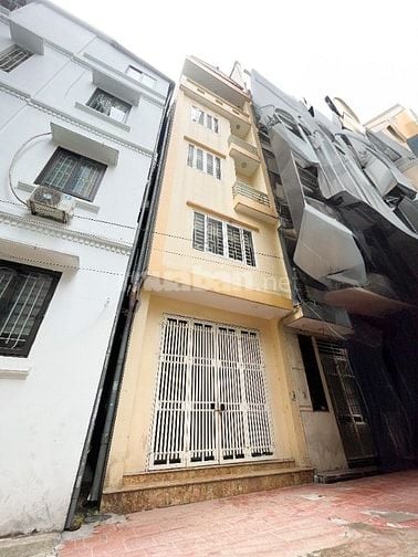Huỳnh Thúc Kháng_55m² mặt tiền 4m 6 tầng, con học Ngoại Thương.