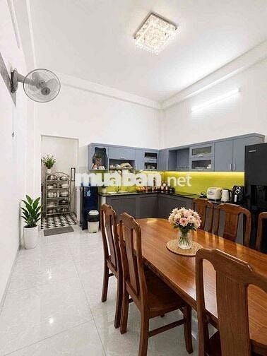 cầm bán gấp nhà mặt tiền ta 19A nhà 1 tr 2 lầu st