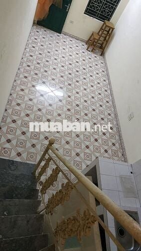 Nhà riêng 2 tầng, có sân chung rộng, gần trung tâm