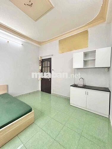 PHÒNG CỬA SỔ THOÁNG NỘI THẤT CƠ BẢN GẦN VĂN HIẾN KHU BÀU CÁT TÂN BÌNH