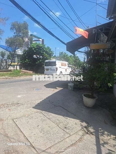 HẺM XE HƠI DTSD 150M² TRỆT GÁC PK 3PN HẺM HÔNG CỮA HẬUTT SÂN CỔNG RỘNG