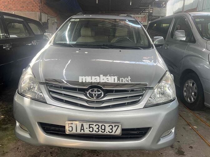 Toyota Innova 7 chỗ màu Bạc