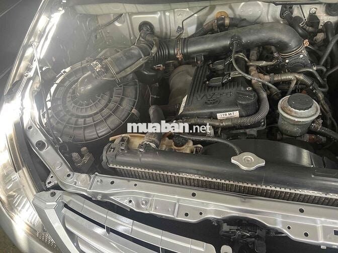 Toyota Innova 7 chỗ màu Bạc