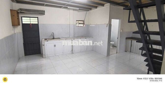 HẺM XE HƠI DTSD 150M² TRỆT GÁC PK 3PN HẺM HÔNG CỮA HẬUTT SÂN CỔNG RỘNG
