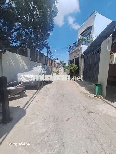 HẺM XE HƠI DTSD 150M² TRỆT GÁC PK 3PN HẺM HÔNG CỮA HẬUTT SÂN CỔNG RỘNG