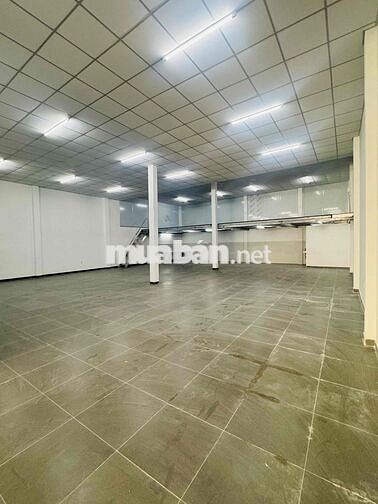 KHO NỀN GẠCH MEN 270M2 NGAY NGÃ 4 GA CÓ GÁC RỘNG