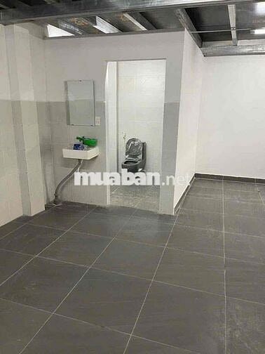 KHO NỀN GẠCH MEN 270M2 NGAY NGÃ 4 GA CÓ GÁC RỘNG