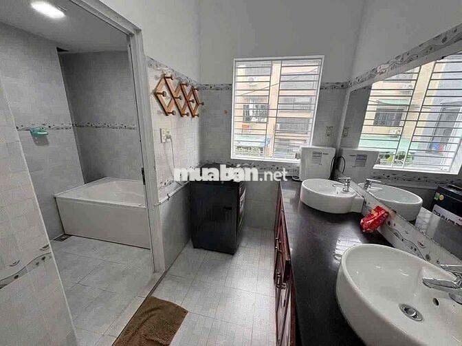 NHÀ ĐẸP CÓ SÂN ĐỂ OTO, 4PN,5WC