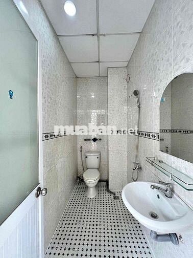 Thuê ngay phòng 25m2 ánh sáng tự nhiên ngay chợ Bà Chiểu giáp Quận 1,3