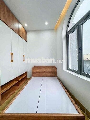 Nhà lầu mới 100% gần. Vincom Hùng Vương, đầy đủ nội thất