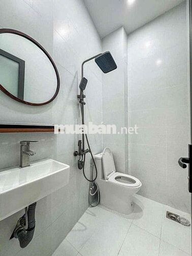 Nhà lầu mới 100% gần. Vincom Hùng Vương, đầy đủ nội thất