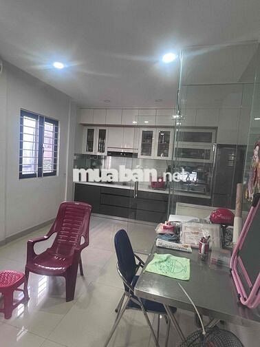 CHO THUÊ CĂN GỐC 2 Mt  trệt suốt