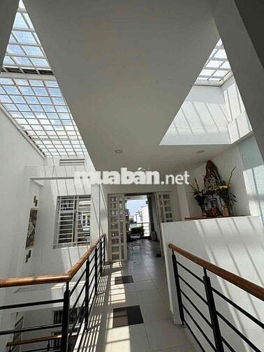 NHÀ PHỐ KHU PENHOUSE GẦN GIGAMAL