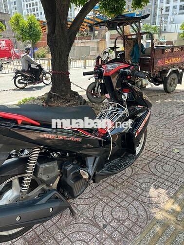 Honda Air Blade Mắt cú 125cc Đen, Đỏ