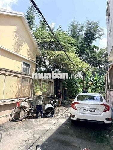 Cho thuê nhà Sân Vườn 200m2,đs 22, p.Linh Đông ngang 15m Giá 13,5tr TL