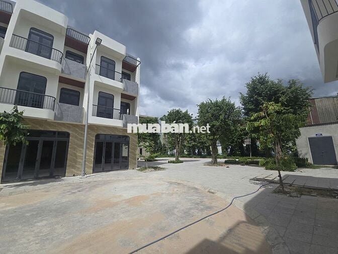 BÁN GẤP NHÀ 1 TRỆT 2 LẦU 2 TỶ 350