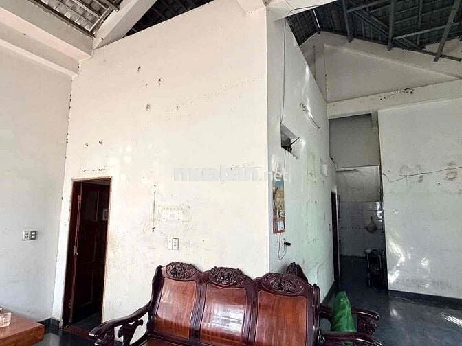 Cho thuê nhà Sân Vườn 200m2,đs 22, p.Linh Đông ngang 15m Giá 13,5tr TL