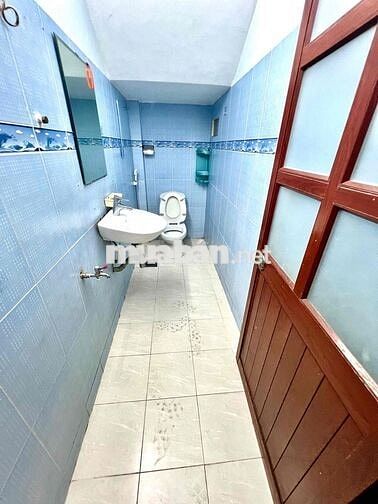 Cho thuê nhà hẻm 6m thông 4.5x16m 1 lầu 2pn 2wc 10tr gần chợ tiện lợi