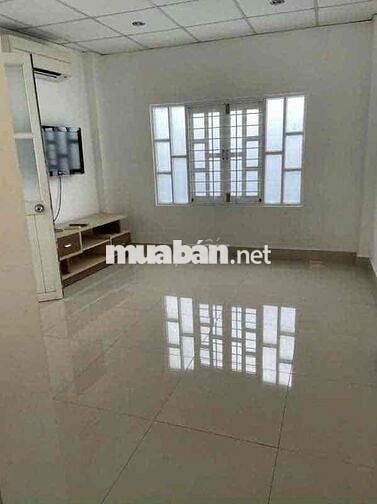 nhà nc sát mt đường 2 lầu 2pn 3vs lê thị riêng Q1