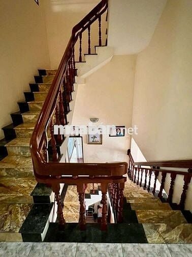 bán nhà hai bà trưng 3 tầng,gần chợ đêm,để lại nội thất,khu an ninh